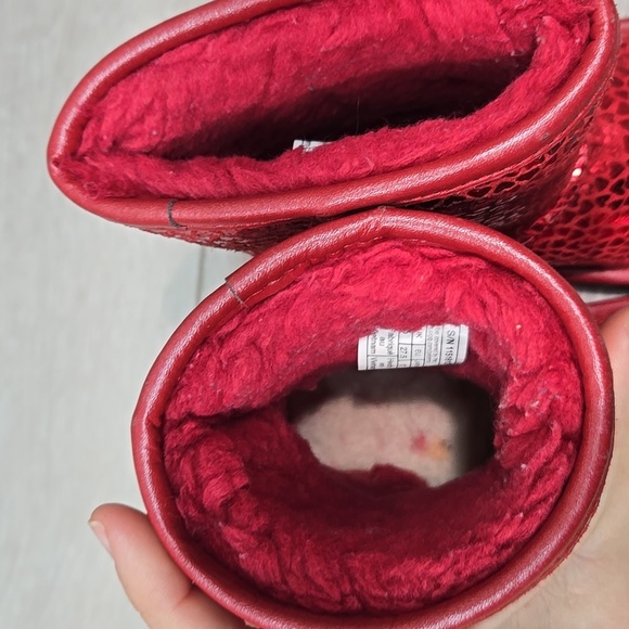 Ugg Australia Kids Girl Red Sequin Hearts Leather Sheepskin Boots Shoes Sz 10 Td - Picture 6 of 12